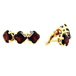 Pre Owned 18ct Garnet Earrings ZR887